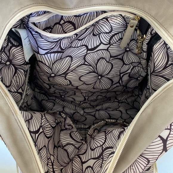 Petunia Pickle Bottom Taupe Diaper Backpack boxy - Picture 5 of 8
